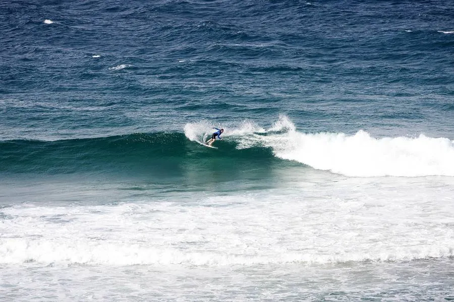Reeling right-hander